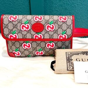 NEW Gucci Supreme Apple Canvas Belt Bag